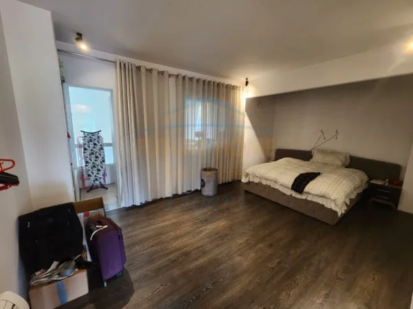 Tirane, shitet apartament 1+1+Ballkon Kati 2, 120 m² (Liqeni i Thate)