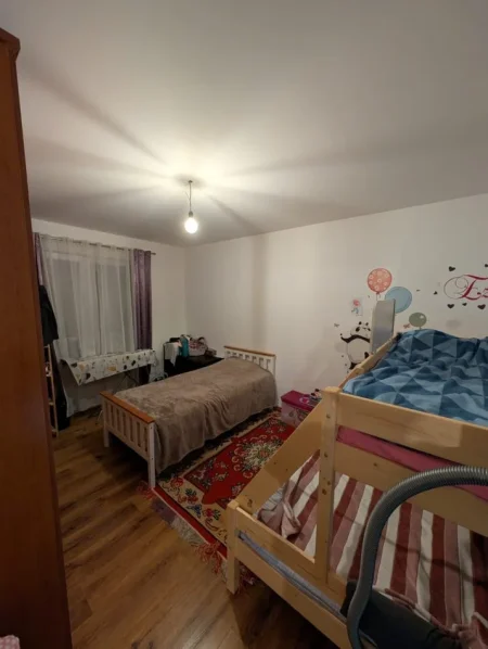 Tirane, shitet apartament 2+1 Kati 3, 75 m² 165.000 € (ish parku i autobusave , globe)
