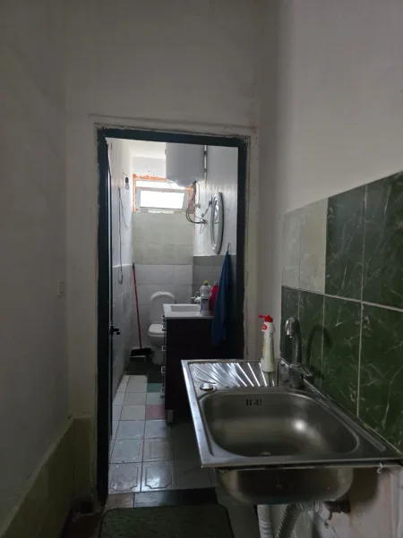 Tirane, jepet me qera garsonier 1 Katshe Kati 1, 50 m² 300 € (Njesia 5)