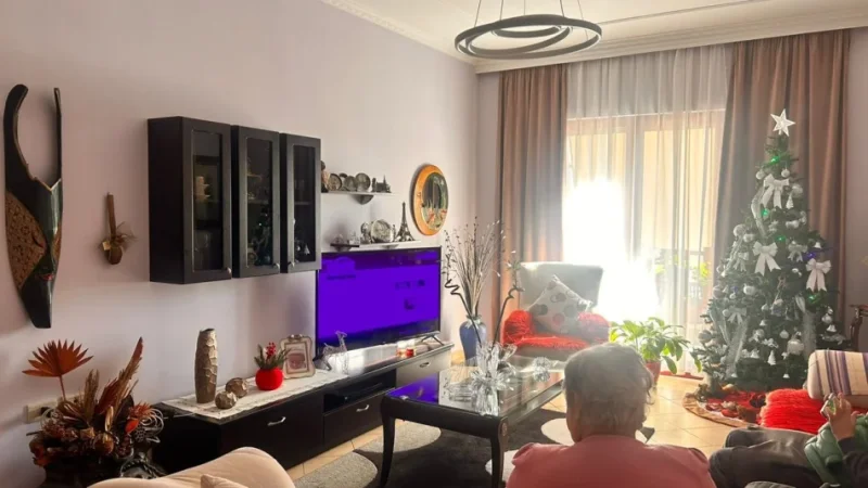 Tirane, jepet me qera apartament 2+1 Kati 5, 90 m² 700 € (Rruga E Kavajes)