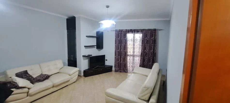 Tirane, jepet me qera apartament 1+1 Kati 4, 64 m² 430 € (Rruga Kongresi I Manastirit)