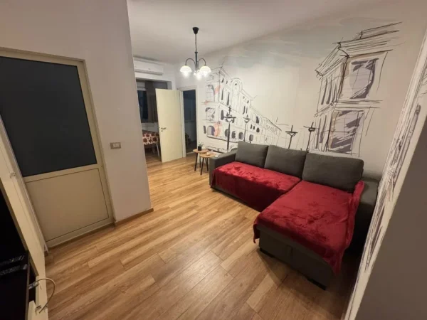 Tirane, jepet me qera apartament 1+1 Kati 3, 60 m² 450 € (Square 21)