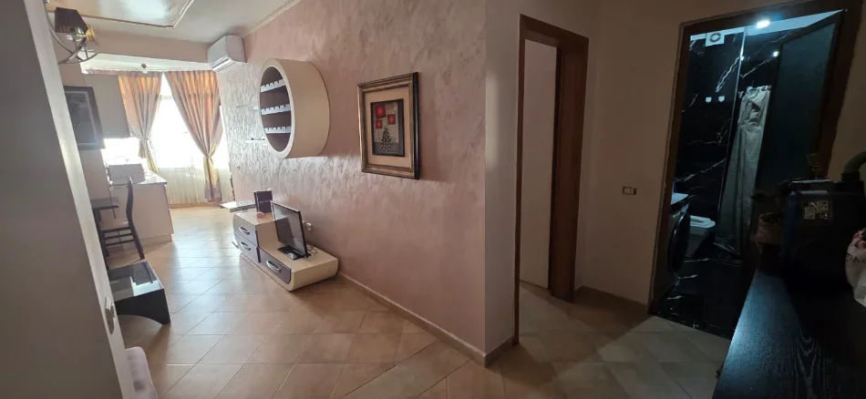 Tirane, jepet me qera apartament 1+1 Kati 4, 65 m² 400 € (Fresku)