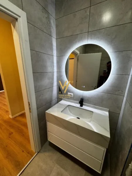 Tirane, jepet me qera apartament 1+1+Ballkon Kati 6, 64 m² 520 € (BRRYL)