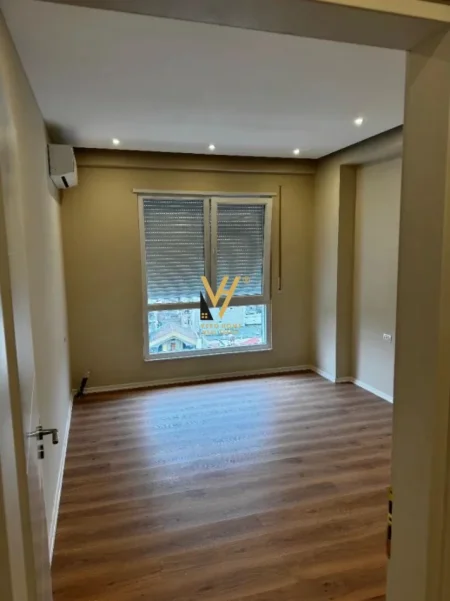 Tirane, jepet me qera apartament 1+1+Ballkon Kati 6, 64 m² 520 € (BRRYL)
