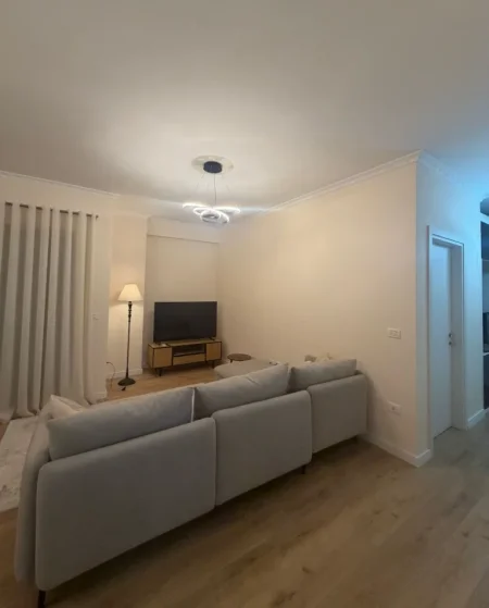 Tirane, jepet me qera apartament 2+1 , 90 m² 1.100 € 