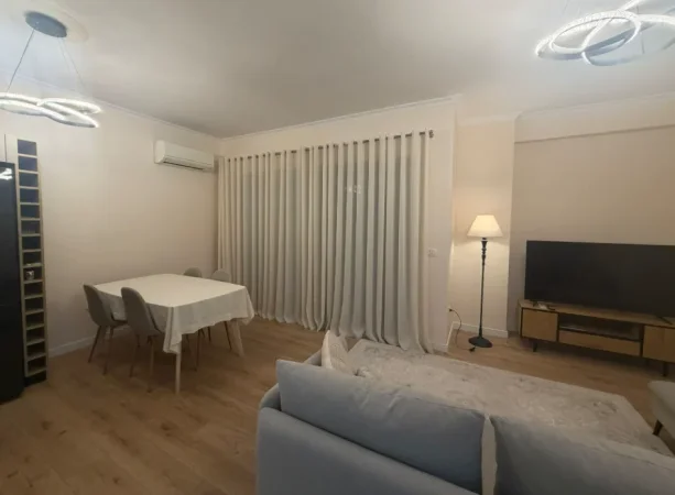 Tirane, jepet me qera apartament 2+1 , 90 m² 1.100 € 