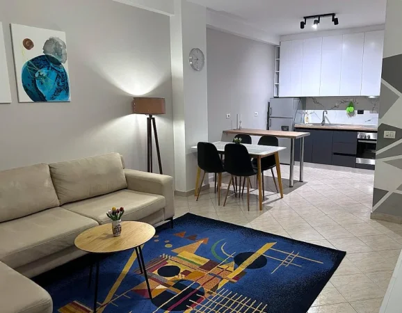 Tirane, jepet me qera apartament 1+1+Ballkon Kati 5, 65 m² 550 € (Ish Parku (Qendra Condor))