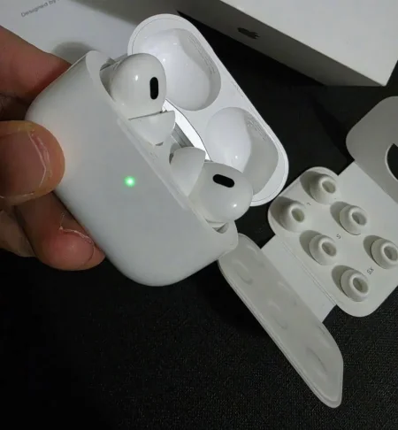 Tirane, shes AirPods 2 pro me bllokim zhurme pak te perdorura