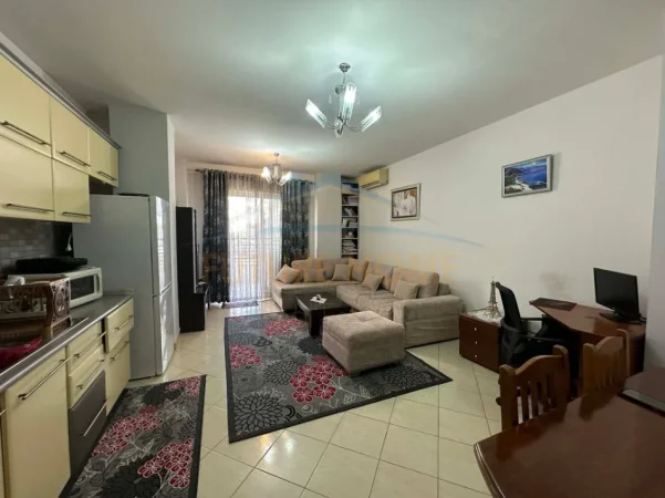 Tirane, jepet me qera apartament 1+1 Kati 3, 70 m² 380 € (FRESK)