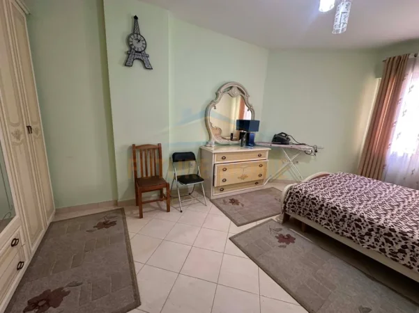 Tirane, jepet me qera apartament 1+1 Kati 3, 70 m² 380 € (FRESK)