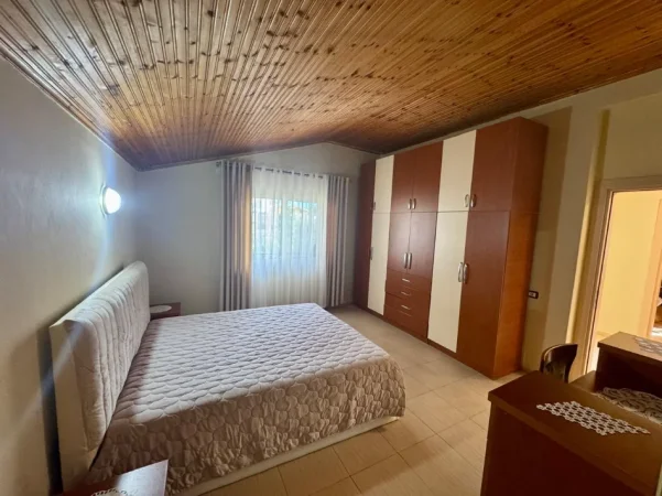 Durres, jepet me qera shtepi 4+1+Ballkon Kati 2, 132 m² 500 € (Rruga Toefik Skilja)