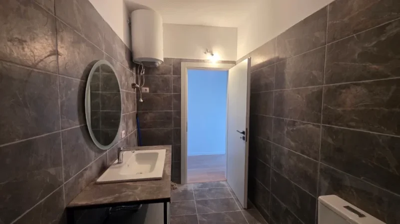Vlore, shitet apartament 2+1 Kati 3, 120 m² 155.000 € (Rruga Sazani, Vlore)