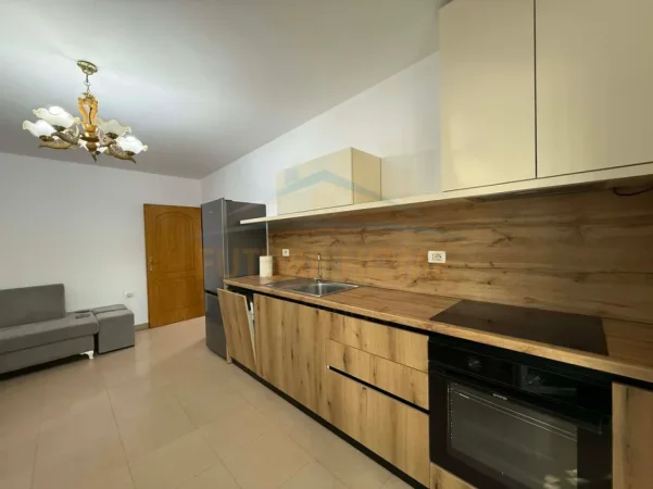 Tirane, jepet me qera apartament 2+1 Kati 1, 66 m² 600 € (21 DHJETORI)