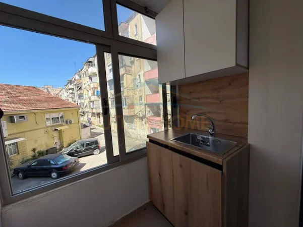 Tirane, jepet me qera apartament 2+1 Kati 1, 66 m² 600 € (21 DHJETORI)