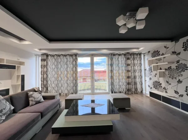 Tirane, jepet me qera apartament 5+1+Aneks+Ballkon Kati 1, 180 m² 1.500 € (PORCELAN)