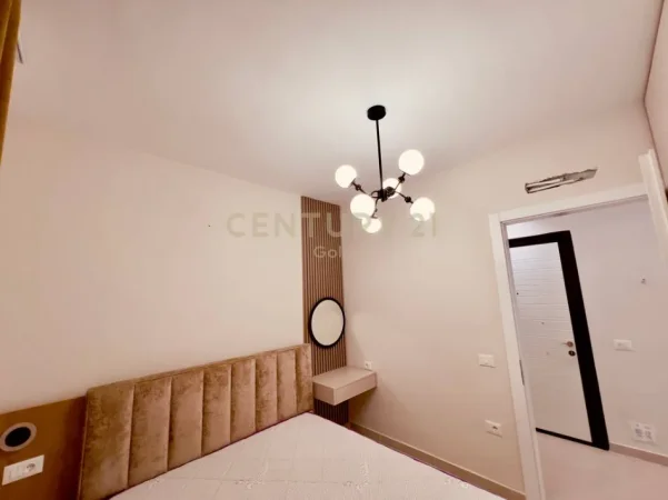 Tirane, jepet me qera apartament 2+1+Ballkon Kati 5, 103 m² 800 € 