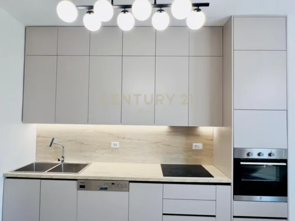 Tirane, jepet me qera apartament 2+1+Ballkon Kati 5, 103 m² 800 € 