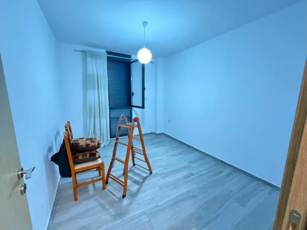 Tirane, jepet me qera apartament 3+1 Kati 2, 500 € 