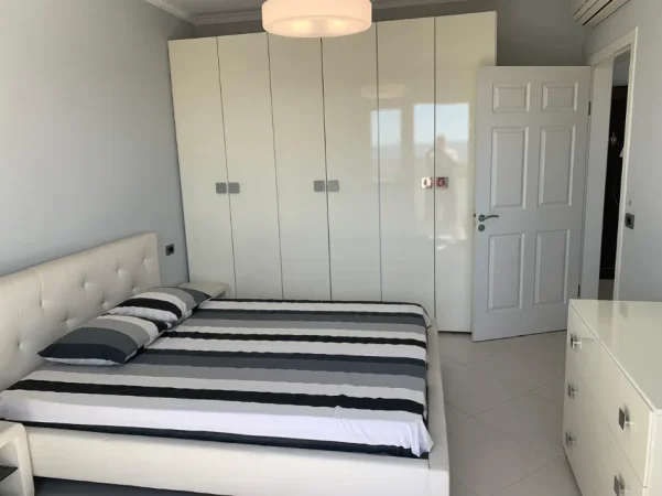 Tirane, jepet me qera apartament 1+1+Ballkon Kati 4, 79 m² 400 € 