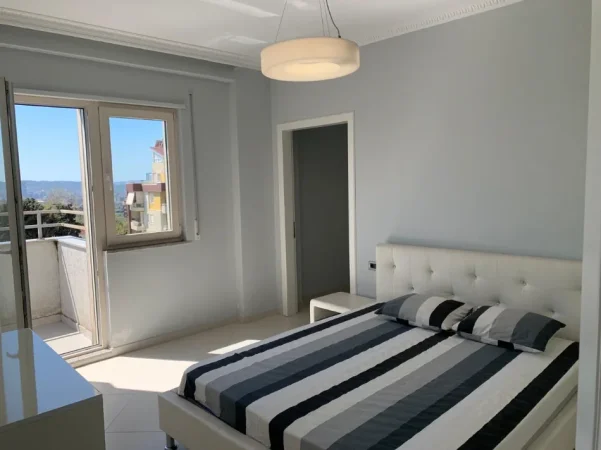 Tirane, jepet me qera apartament 1+1+Ballkon Kati 4, 79 m² 400 € 