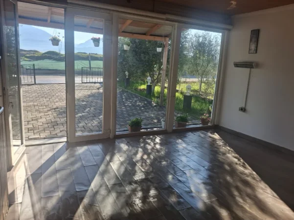 Tirane, jepet me qera ambjent biznesi Kati 0, 140 m² 380 € (Bathore)