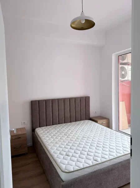 Tirane, jepet me qera apartament 1+1+Ballkon Kati 5, 49 m² .