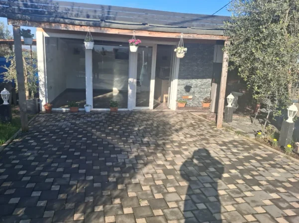 Tirane, jepet me qera ambjent biznesi Kati 0, 140 m² 380 € (Bathore)