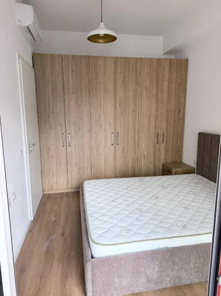Tirane, jepet me qera apartament 1+1+Ballkon Kati 5, 49 m² .