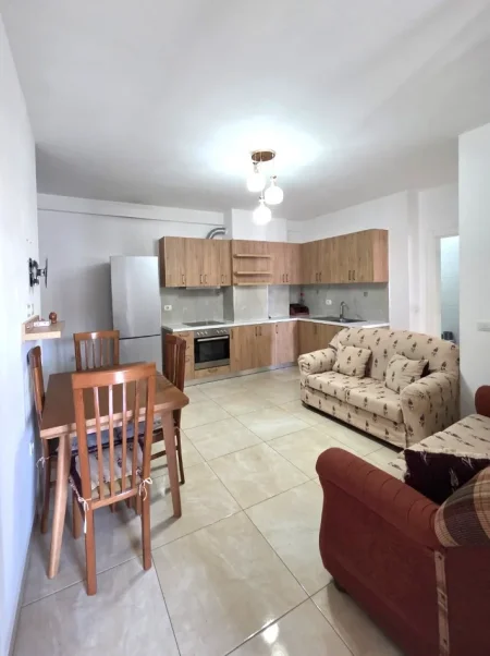 JEPET APARTAMENT 2+1 ME  QERA NE ASTIR,  500 Eur