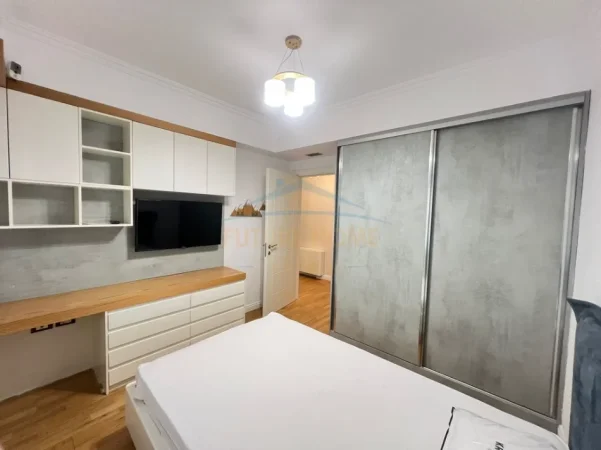 Tirane, jepet me qera apartament 3+1 Kati 6, 155 m² 1.500 € (Komuna e Parisit)