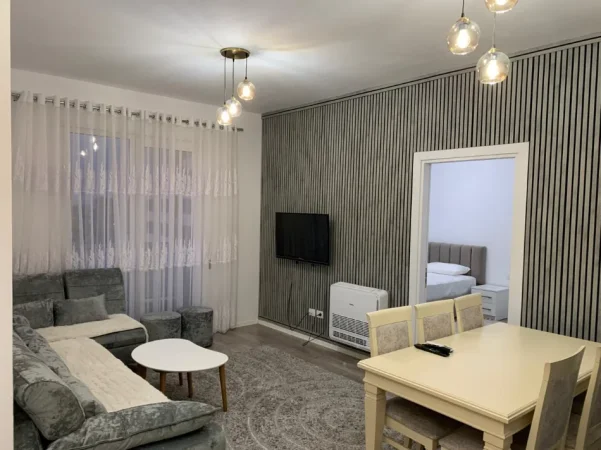 Tirane, jepet me qera apartament 1+1+Ballkon Kati 4, 80 m² 550 € 