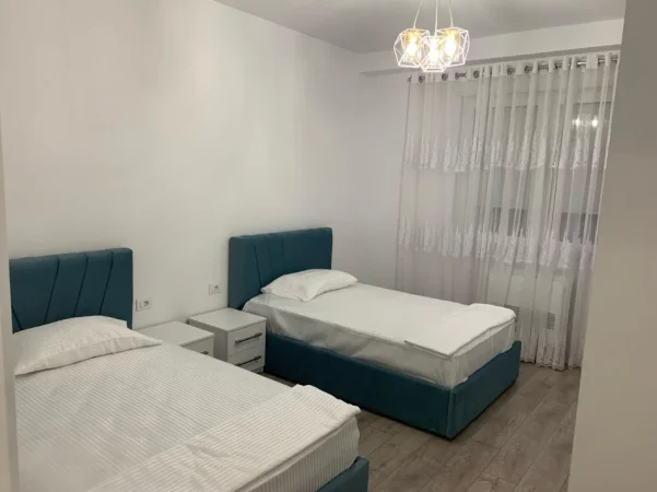 Tirane, jepet me qera apartament 1+1+Ballkon Kati 4, 80 m² 550 € 