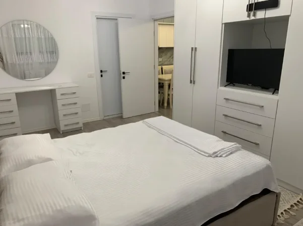 Tirane, jepet me qera apartament 1+1+Ballkon Kati 4, 80 m² 550 € 