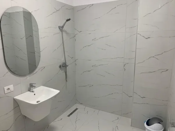 Tirane, jepet me qera apartament 1+1+Ballkon Kati 4, 80 m² 550 € 