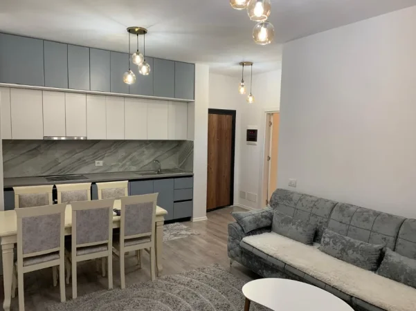 Tirane, jepet me qera apartament 1+1+Ballkon Kati 4, 80 m² 550 € 