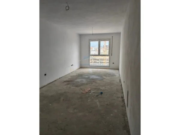 Tirane, shitet apartament 1+1, Kati 3, 84 m² 95.000 € (Paskuqan)