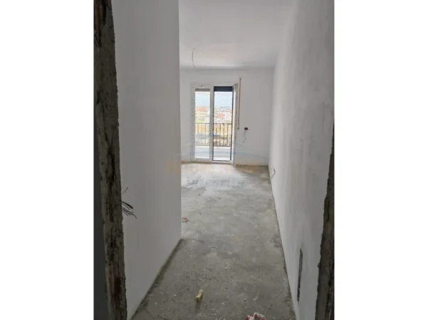 Tirane, shitet apartament 1+1, Kati 3, 84 m² 95.000 € (Paskuqan)