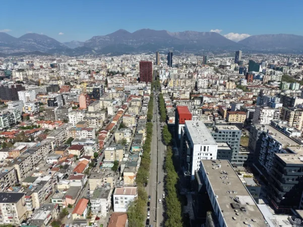 Tirane, shitet ambjent biznesi , 223 m² 777.350 € (RRUGA E KAVAJES)