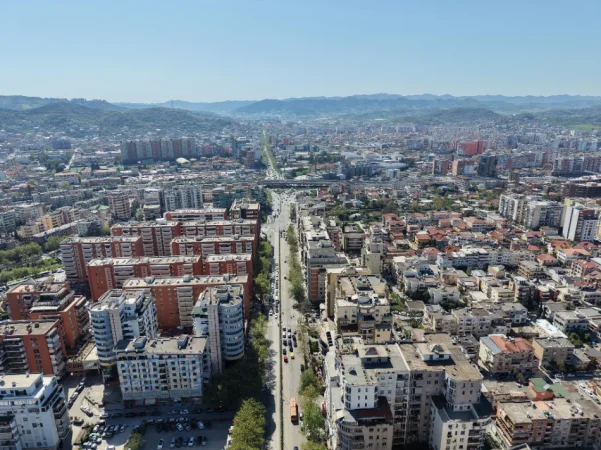 Tirane, shitet ambjent biznesi , 223 m² 777.350 € (RRUGA E KAVAJES)