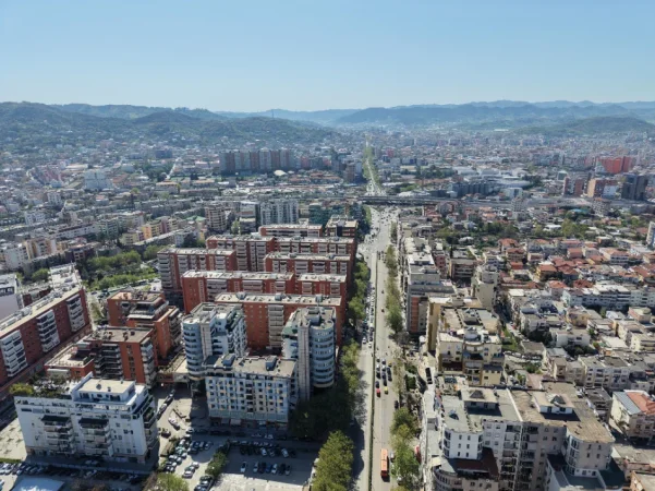 Tirane, shitet ambjent biznesi , 223 m² 777.350 € (RRUGA E KAVAJES)