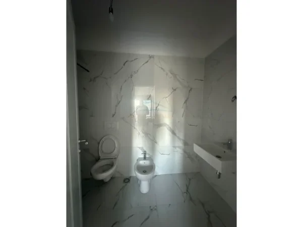 Tirane, shitet apartament 2+1 Kati 1, 105 m² 235.000 € (BULEVARDI I RI)