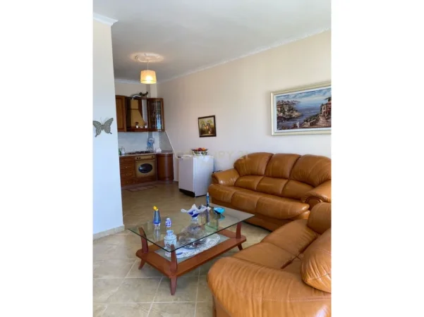 Durres, jepet me qera apartament 2+1 Kati 7me ashensor , 700 €