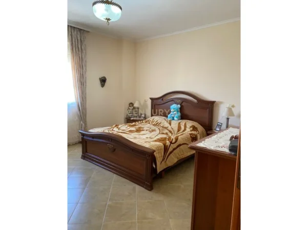 Durres, jepet me qera apartament 2+1 Kati 7me ashensor , 700 €