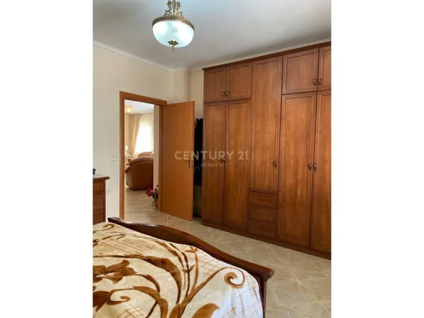 Durres, jepet me qera apartament 2+1 Kati 7me ashensor , 700 €