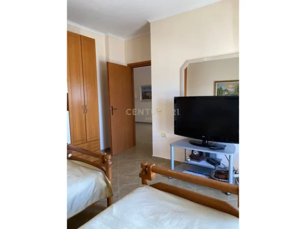 Durres, jepet me qera apartament 2+1 Kati 7me ashensor , 700 €