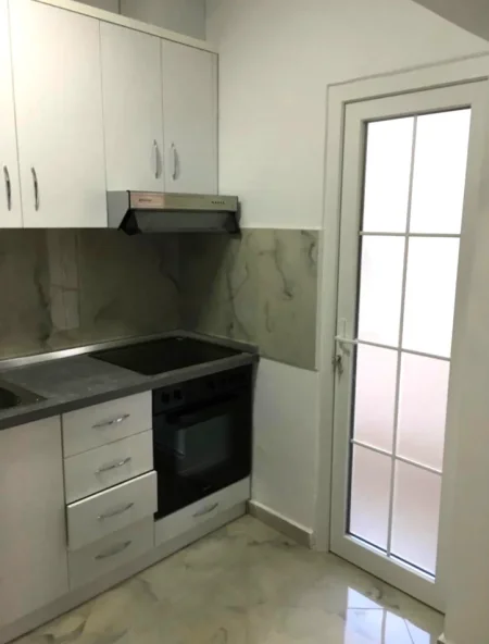 Jepet me Qera Apartament 1+1 ne Xhamllik,  450 Euro