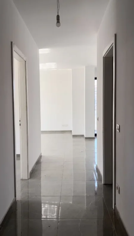 Tirane, jepet me qera ambjent biznesi Kati 2, 115 m² 800 € (Teodor Keko)