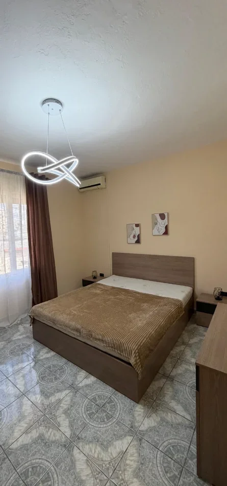 Tirane, jepet me qera apartament 1+1 Kati 5, 55 m² 500 € (Mozaiku,Rruga Naim Frashëri, 21 Dhjetori, Tiranë)