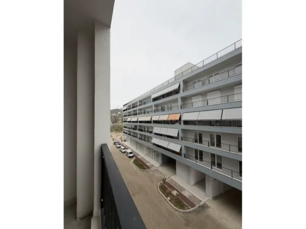 Tirane, shitet apartament 1+1 Kati 3, 101 m² 110.000 € (Kombinat)